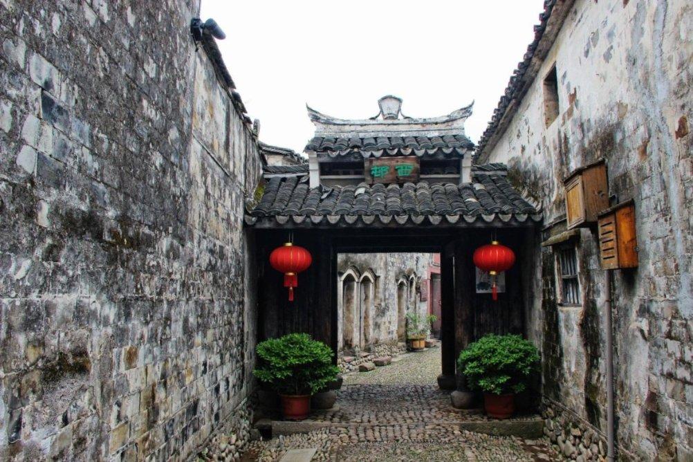 广州宣布不限购提振地产股 龙光集团和融创中国股价均涨超6%